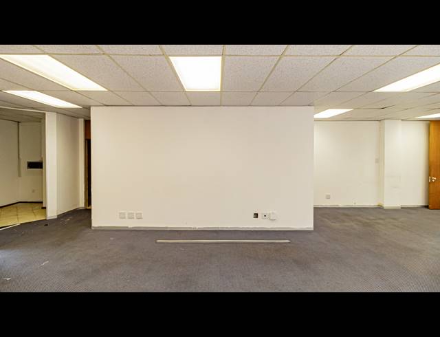 198M² OFFICE TO LET IN FERNDALE